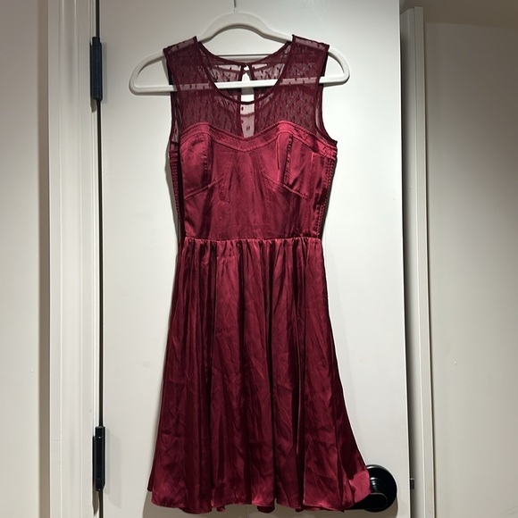 Guess Champagne Red A-Line Silk Sweetheart Dress in Size 2 (Like New) - Picture 2 of 11